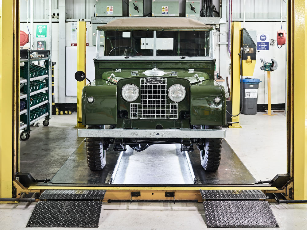 stories Land Rover, Reborn photography